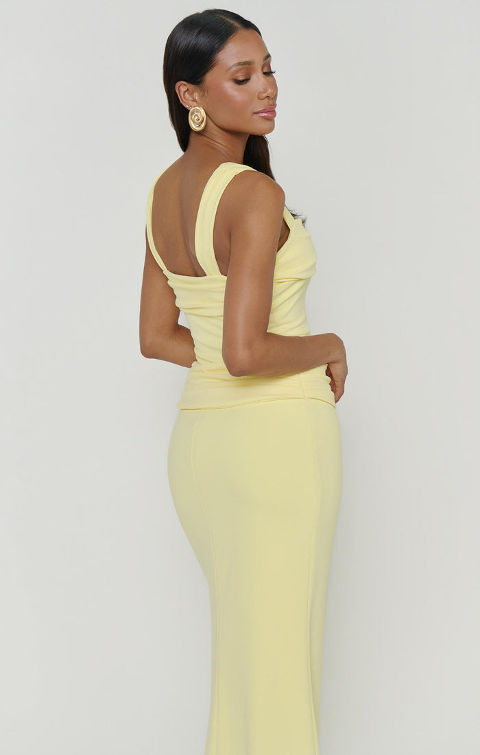 badge_model-wears-size-s