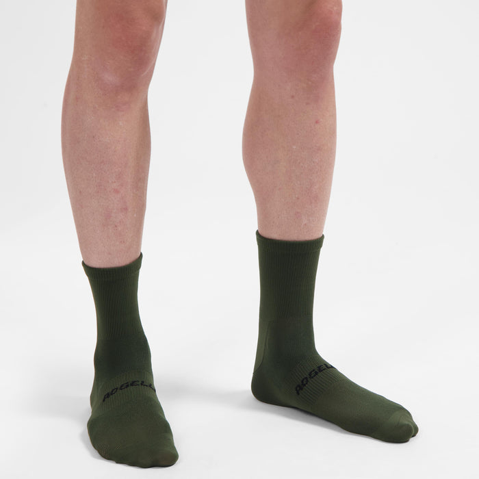 Rogelli Essential fietssokken heren groen gedragen voorkant.