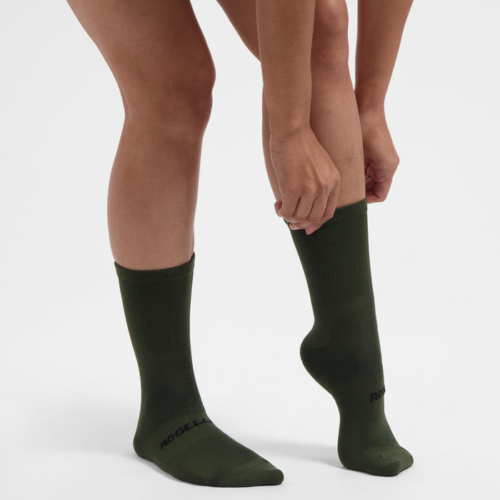 Rogelli Essential fietssokken dames groen gedragen voorkant.