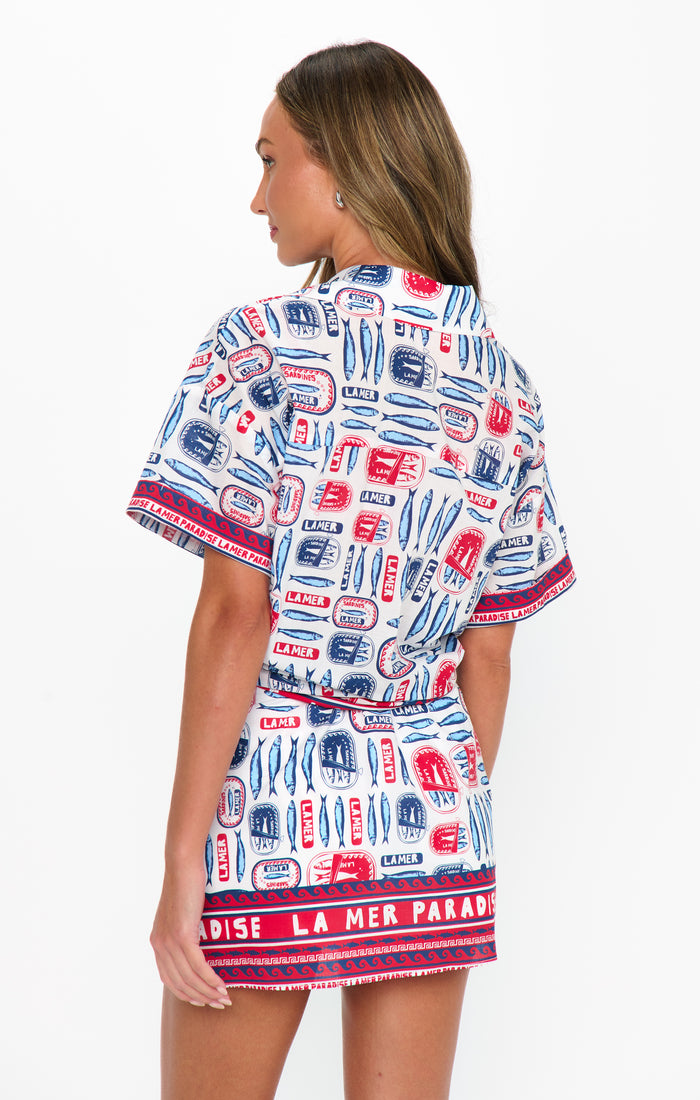 badge_model-wears-size-s
