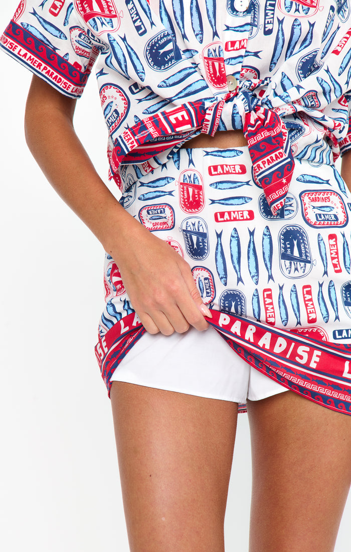 badge_model-wears-size-s