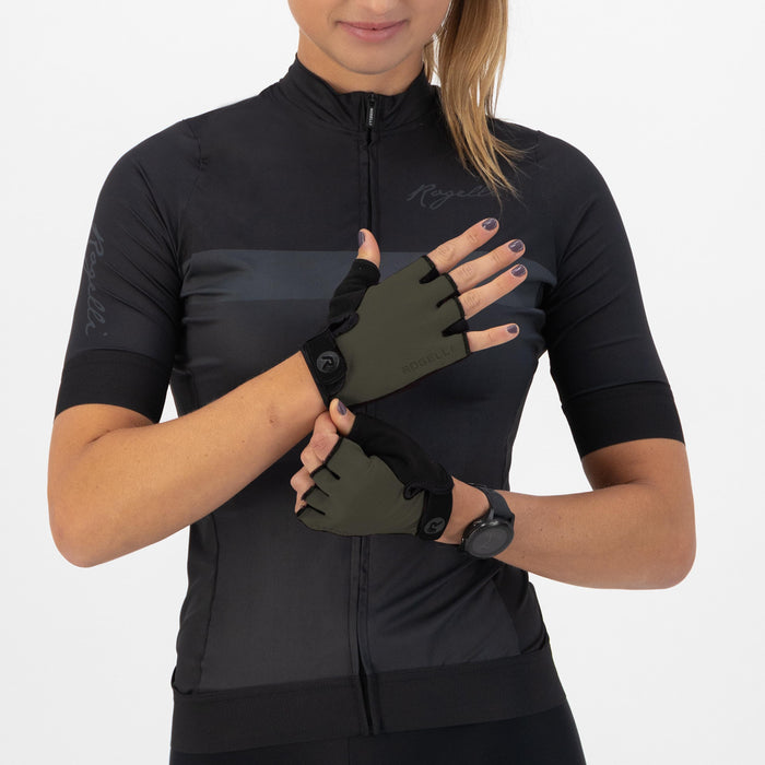 Rogelli Signature fietshandschoenen dames groen gedragen voorkant.