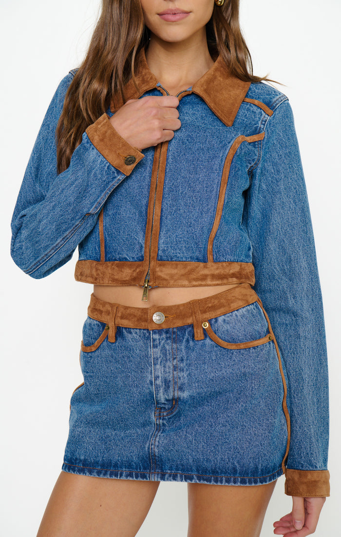 badge*model-wears-size-25