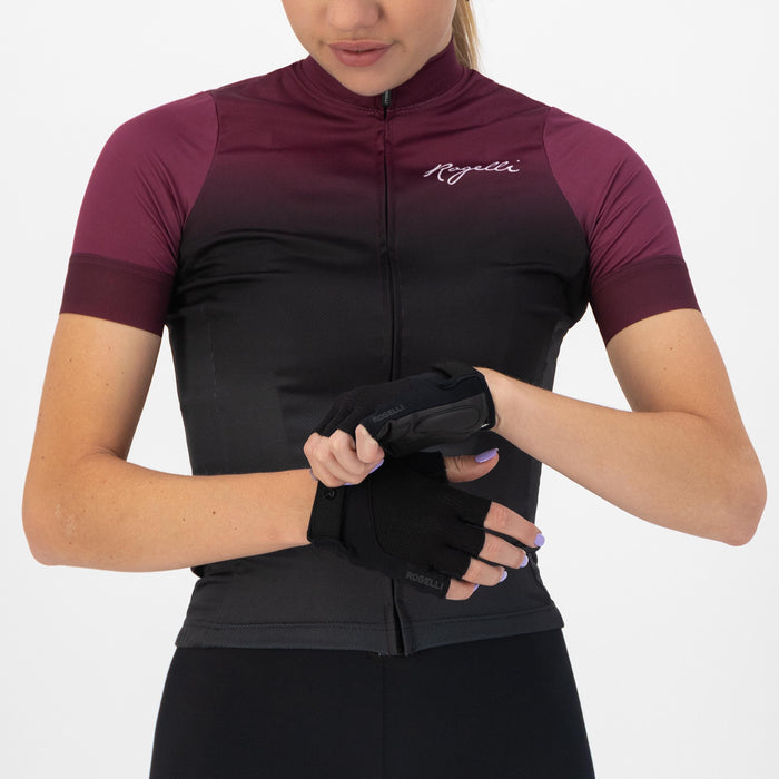 Rogelli Essential fietshandschoenen dames zwart gedragen voorkant.