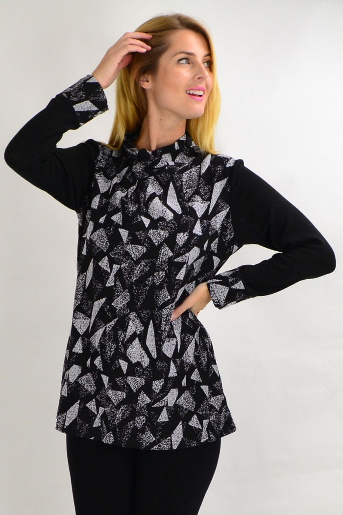 Grey abstract tunic top by Whispers, stylish and comfortable women’s tunic with a modern print and relaxed fit.
