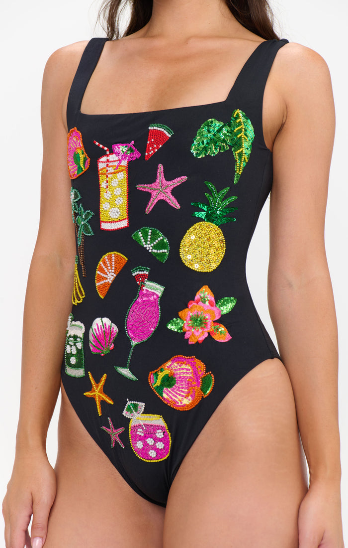 badge_model-wears-size-s