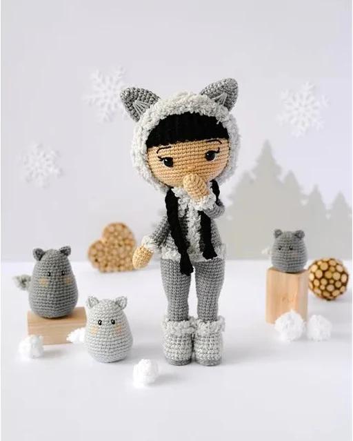 Kawaii Crochet Dolls by Elise Brocard