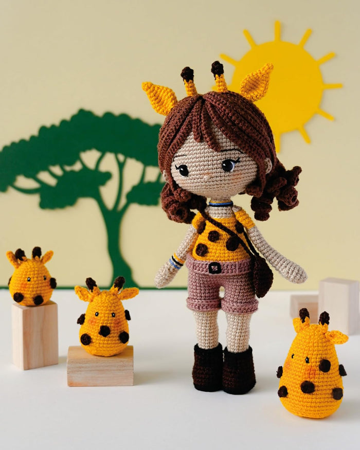 Kawaii Crochet Dolls by Elise Brocard