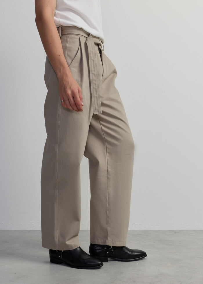 LOOSE KHAKI BELTED PANTS