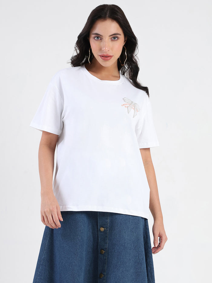 Madame Accessory Patch Detail Graphic Print White T-shirt