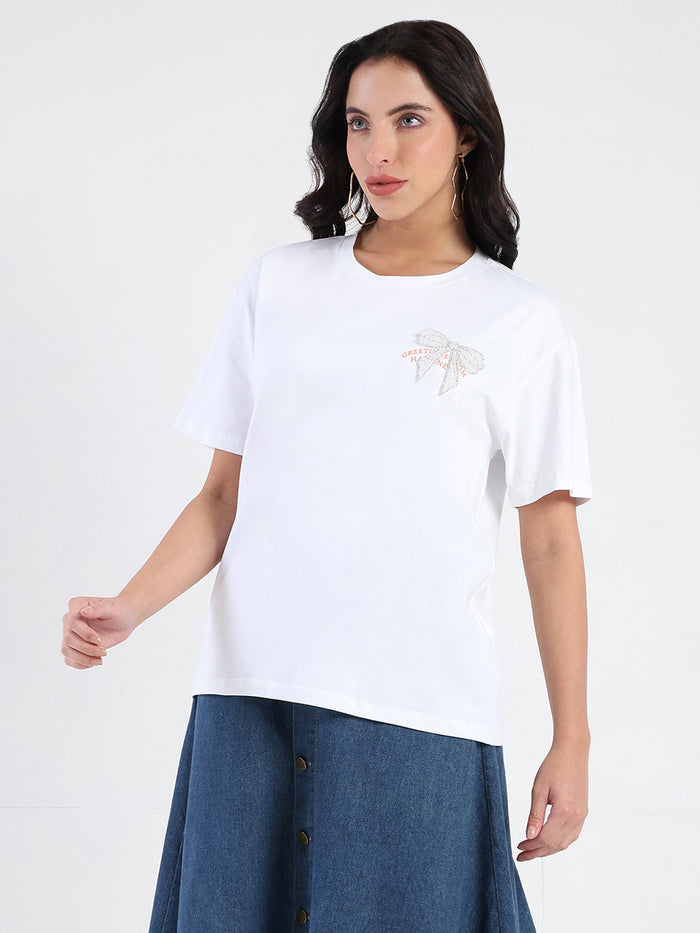 Madame Accessory Patch Detail Graphic Print White T-shirt