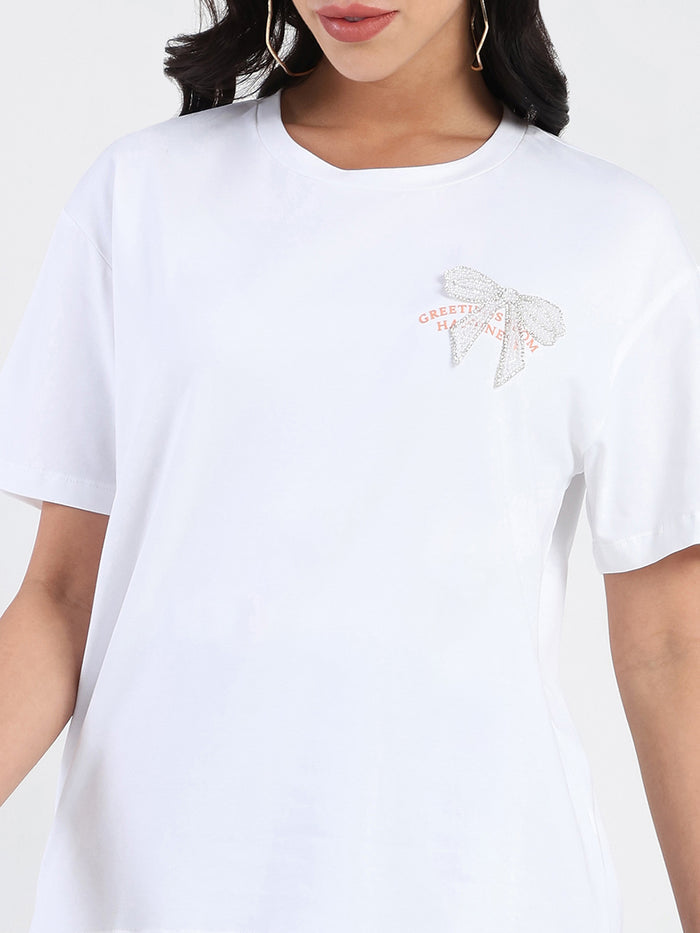 Madame Accessory Patch Detail Graphic Print White T-shirt