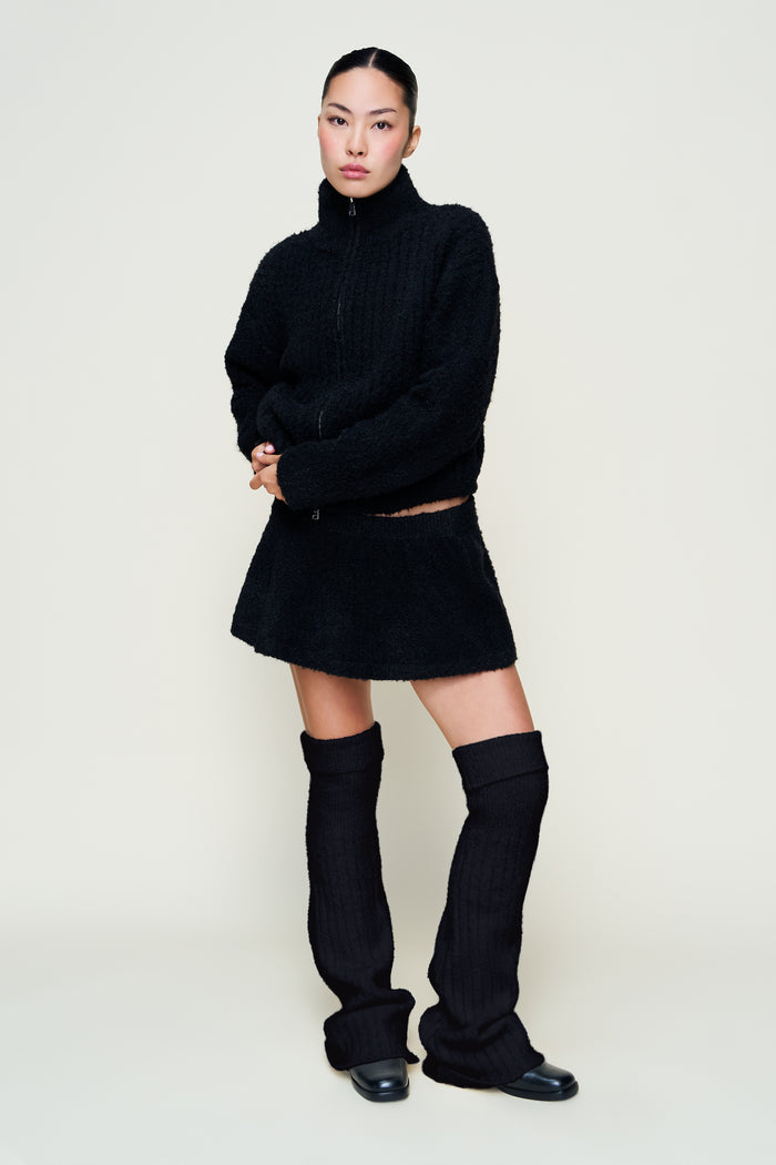 MILA ZIP UP IN BLACK