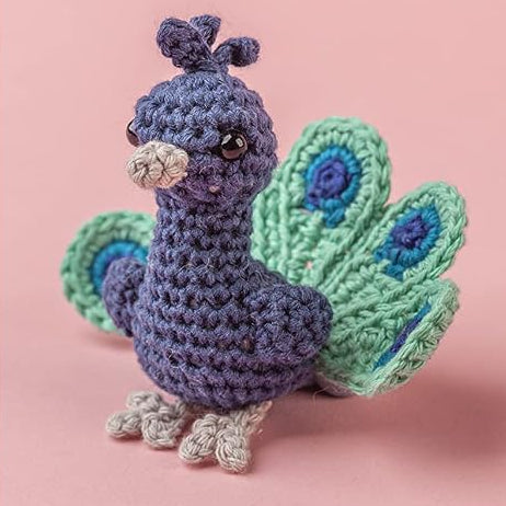 Mini Amigurumi Birds: 26 Tiny Flying Creatures to Crochet by Sarah Abbondio