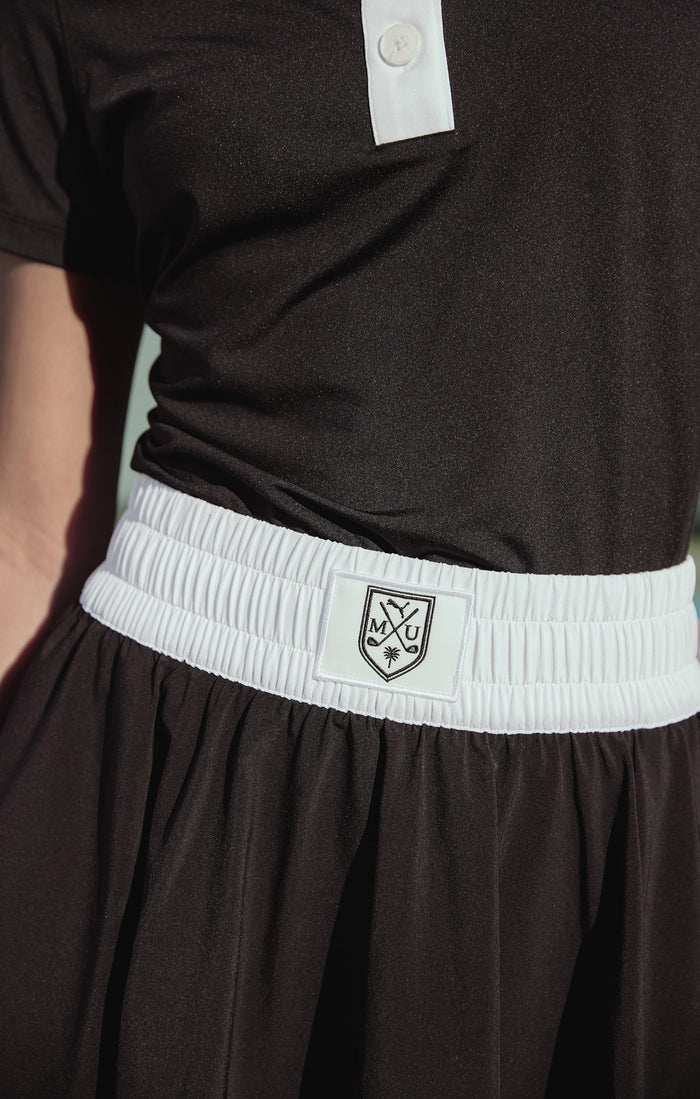 badge_model-wears-size-s