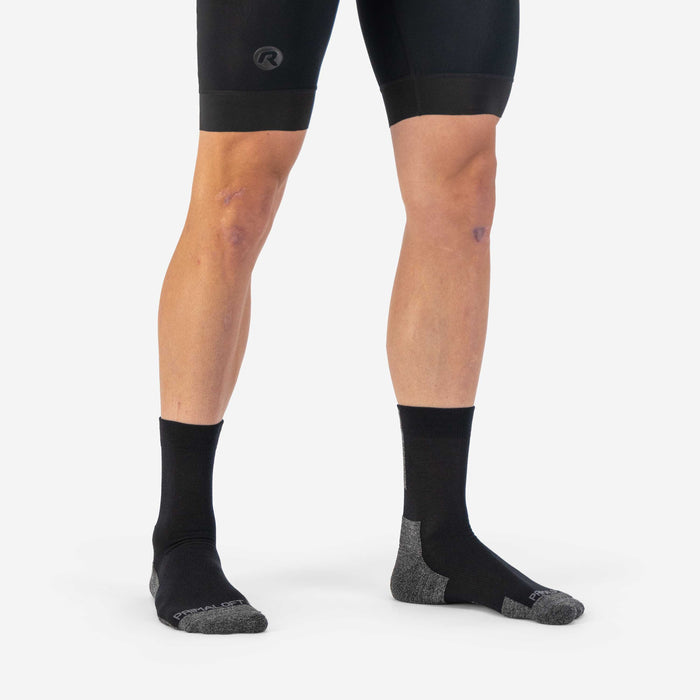 Rogelli Primaloft fietssokken winter zwart gedragen.