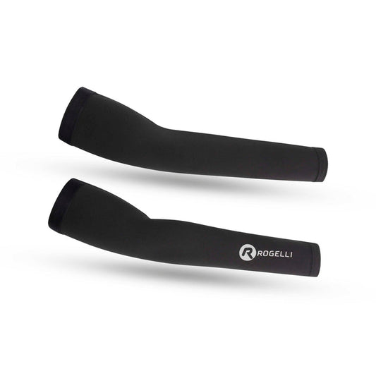 Rogelli Promo armwarmers zwart als verlenging van fietsshirt korte mouw.