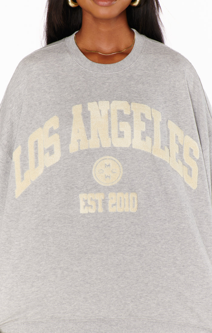 badge_model-wears-size-s