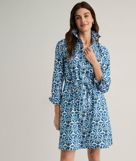 Model is wearing UNTUCKit Taylor dress in Blue.